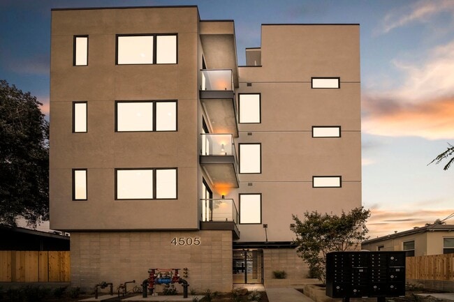 4505 Illinois Street - North Parks Newest ...