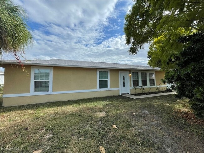 2505 NE 22nd Pl in Cape Coral, FL - Building Photo - Building Photo