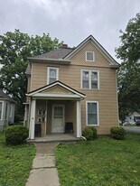 221 S Pleasant St in Independence, MO - Building Photo