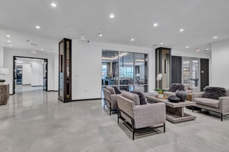 Memorial at Six in Houston, TX - Building Photo - Interior Photo