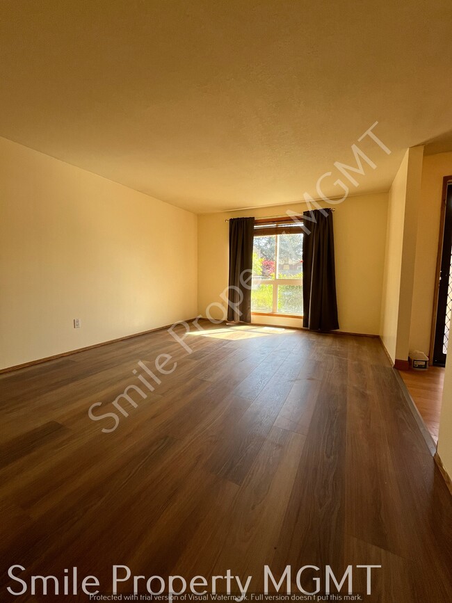 215 SE 91st Ave in Portland, OR - Building Photo - Building Photo