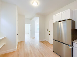 1680A Beacon St, Unit 2 in Brookline, MA - Building Photo - Building Photo