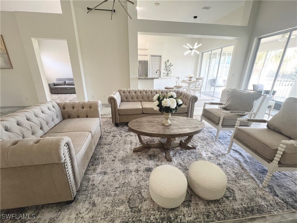 2150 Aberdeen Ln in Naples, FL - Building Photo