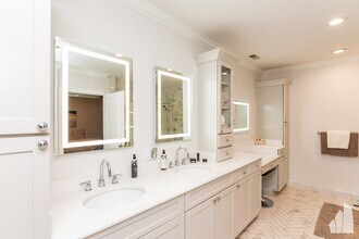 1000 W Adams St in Chicago, IL - Building Photo - Building Photo