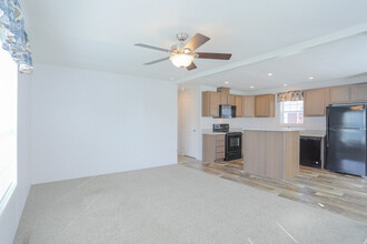 51 Estates in Elizabeth, PA - Building Photo - Interior Photo