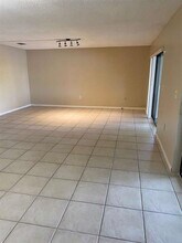 5345 Gate Lake Rd in Tamarac, FL - Building Photo - Building Photo