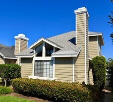 810 Bluewater Rd in Carlsbad, CA - Building Photo