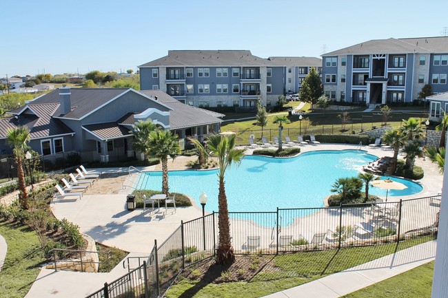 Legends at Kitty Hawk in Converse, TX - Foto de edificio - Building Photo