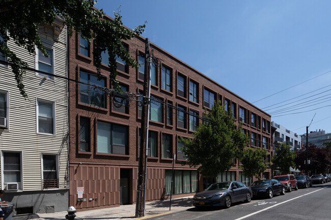 Five27 in Long Island City, NY - Building Photo - Building Photo