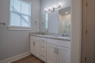 953 S Waxflower Ave in Fayetteville, AR - Building Photo - Building Photo