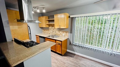 12811 Caswell Ave in Los Angeles, CA - Building Photo - Building Photo