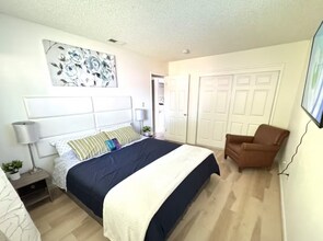 3964 Queenston Ct, Unit 1 in Carmichael, CA - Foto de edificio - Building Photo