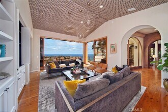 1131 Emerald Bay in Laguna Beach, CA - Foto de edificio - Building Photo