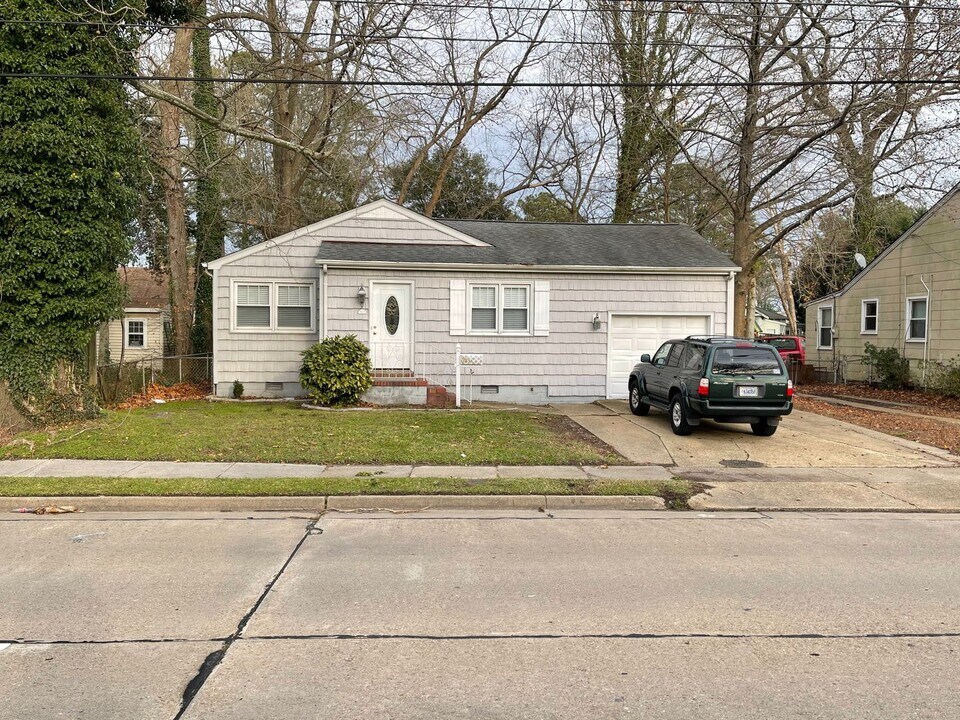 8952 Tidewater Dr in Norfolk, VA - Building Photo