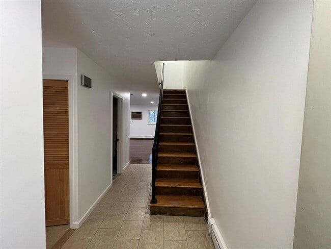 30 Roundtree Ct in Beacon, NY - Building Photo - Building Photo