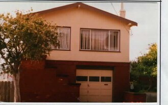 311-311B California Ave in South San Francisco, CA - Building Photo