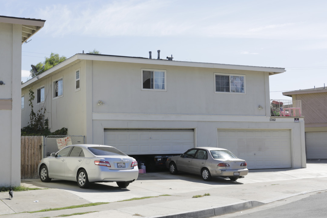 17262 Ash St in Huntington Beach, CA - Building Photo