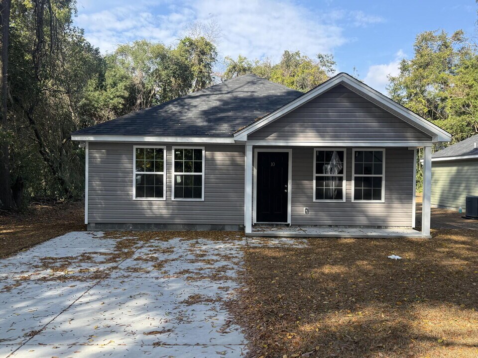 10 Woodlawn Ave in Sumter, SC - Building Photo