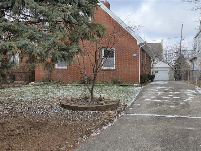 property at 28 E Jeffrey Pl