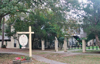 Normandy Village in Baton Rouge, LA - Foto de edificio - Building Photo