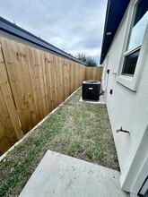 3704 N Robin Ave, Unit 2 in Pharr, TX - Building Photo - Building Photo