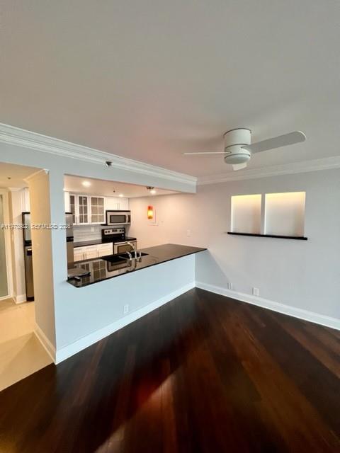 property at 7601 E Treasure Dr