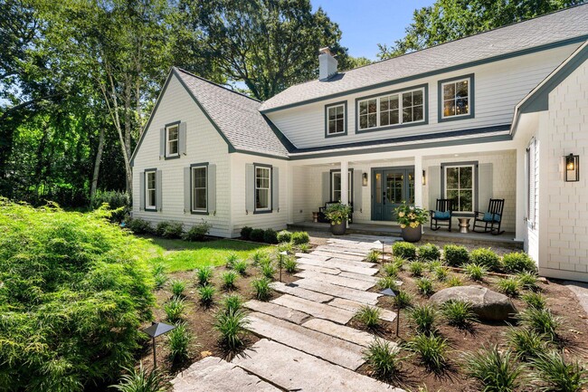 14 Chapel Rd in North Hampton, NH - Foto de edificio - Building Photo