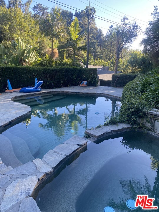 1617 Roscomare Rd in Los Angeles, CA - Building Photo - Building Photo