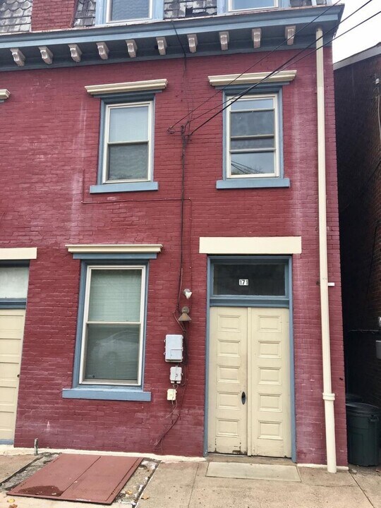 171 S 17th St in Pittsburgh, PA - Building Photo
