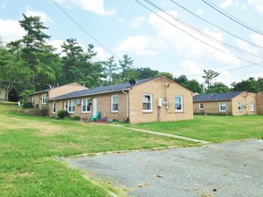 Greenwood Gardens in Greensboro, NC - Building Photo - Building Photo