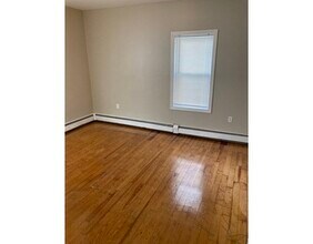 62 Pitman St-Unit -1R in Fall River, MA - Building Photo - Building Photo