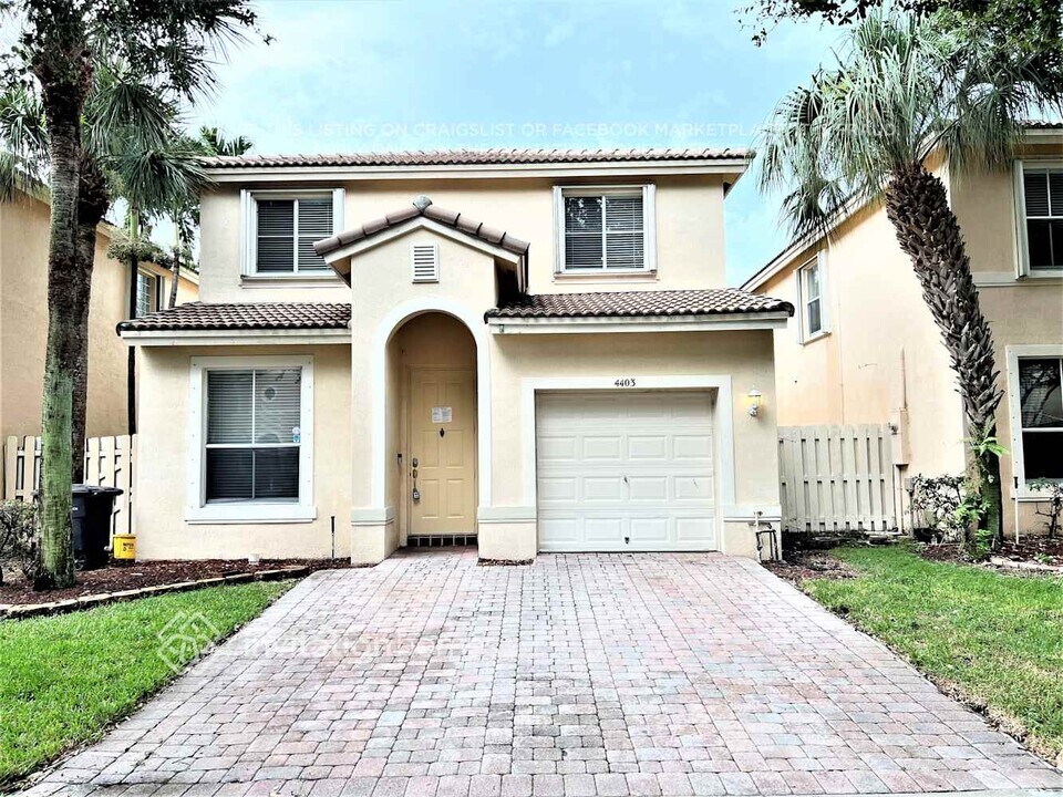 4403 Lake Tahoe Cir in West Palm Beach, FL - Building Photo