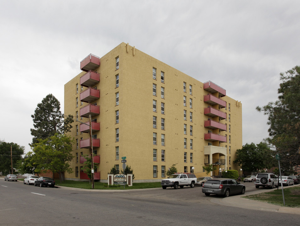 Hidden Brook Apartments in Denver, CO - Building Photo