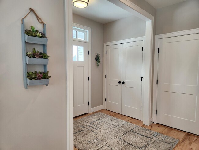 57 Evergreen Dr in Auburn, NH - Building Photo - Building Photo