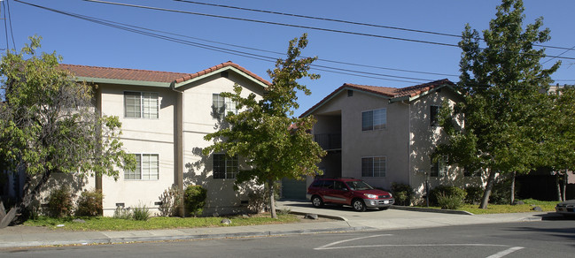 1030-1040 E St in Hayward, CA - Building Photo - Building Photo