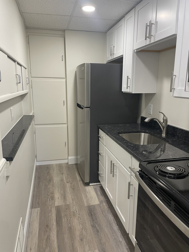 914 Elizabeth Ave, Unit F