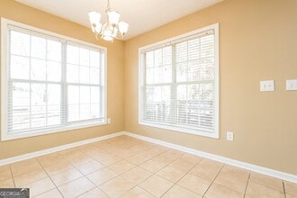 1016 Fishback Way in Sugar Hill, GA - Foto de edificio - Building Photo