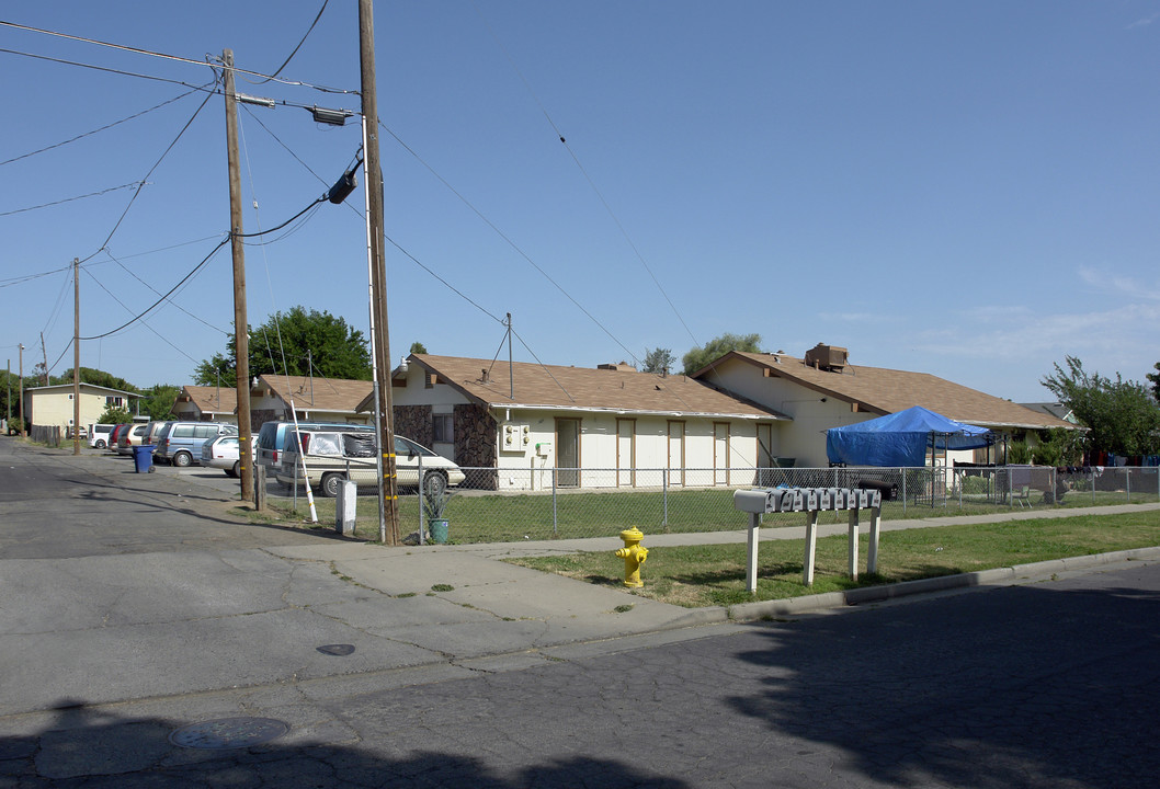 321-329 Q St in Merced, CA - Building Photo