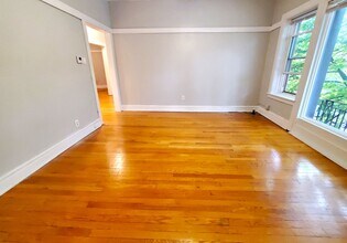 2066 W Hutchinson St in Chicago, IL - Building Photo - Building Photo