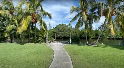 2201 Longboat Dr in Naples, FL - Building Photo - Building Photo