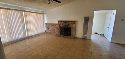 22616 Sitting Bull Rd in Apple Valley, CA - Building Photo - Building Photo