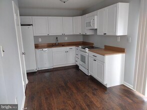 14924 Belle Ami Dr in Laurel, MD - Building Photo - Building Photo