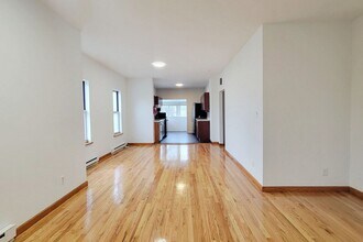 86 E Fort Lee Rd in Teaneck, NJ - Building Photo - Building Photo