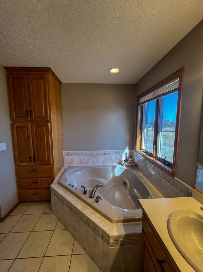 3516 Westmoor Cir in Moorhead, MN - Building Photo - Building Photo