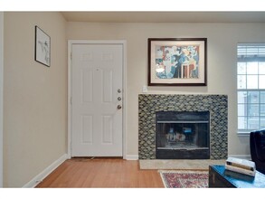 7685 Northcross Dr in Austin, TX - Building Photo - Building Photo