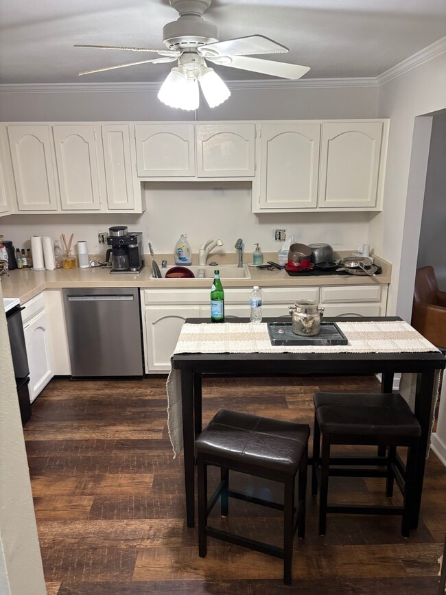 2076 Chateau Ct, Unit Cyle’s Condo in Grafton, WI - Foto de edificio - Building Photo