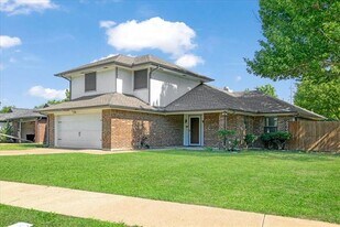 364 S La Quinta Cir in Keller, TX - Building Photo