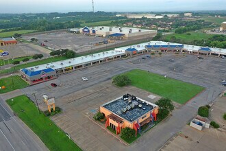 2662 Hwy 290 W in Brenham, TX - Building Photo - Building Photo