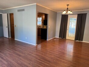 2325 Queens Ct in Bettendorf, IA - Building Photo - Building Photo