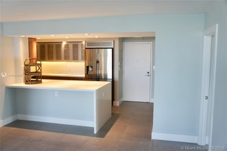 1050 93rd St-Unit -7C in Bay Harbor Islands, FL - Building Photo - Building Photo